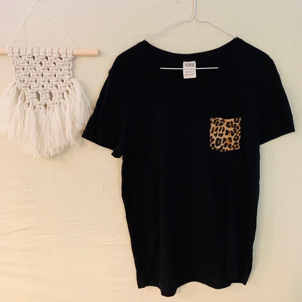 Victoria’s Secret PINK leopard print pocket tee